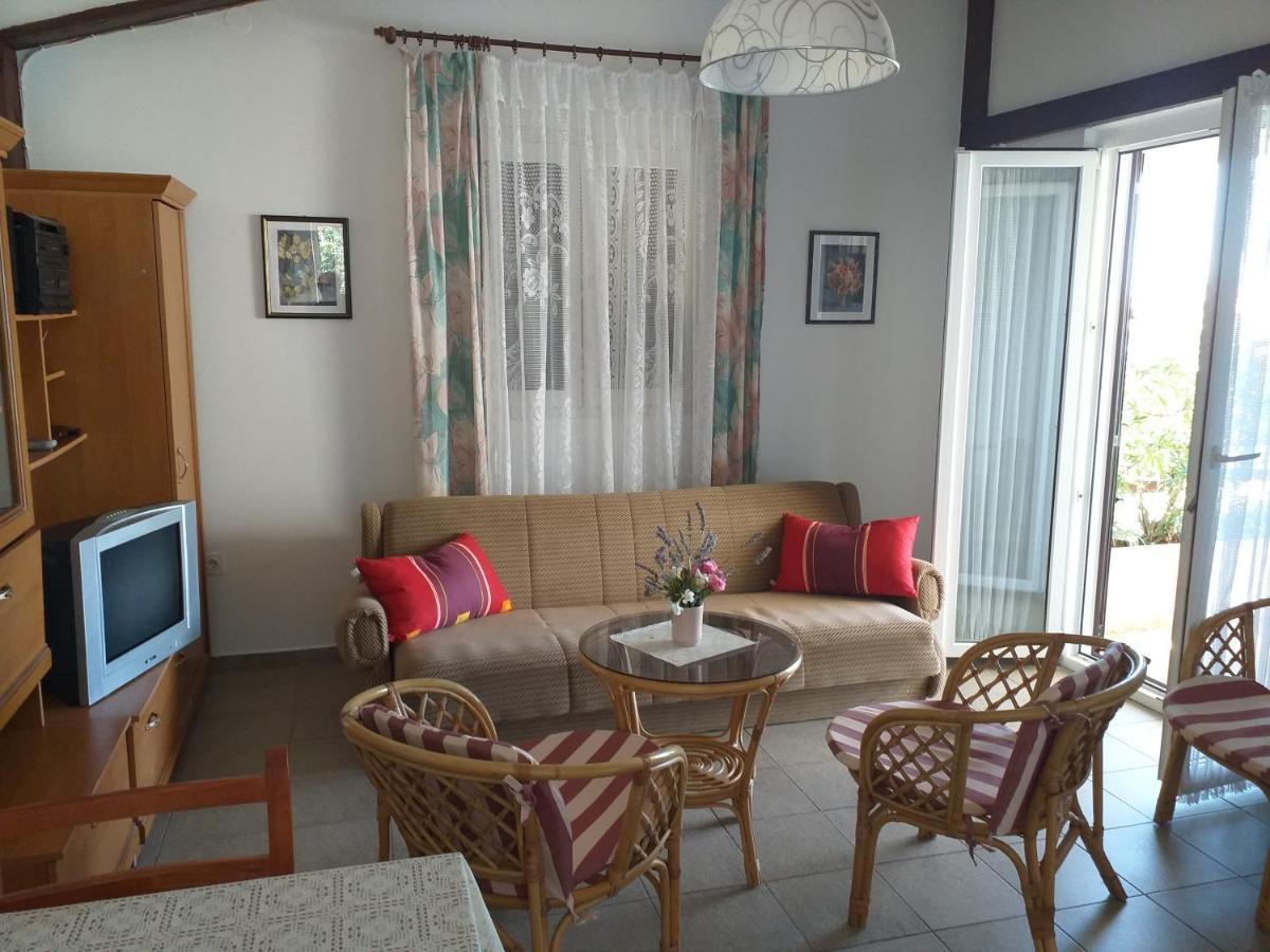 Beachfront House Nada - Happy Rentals Karlobag Extérieur photo