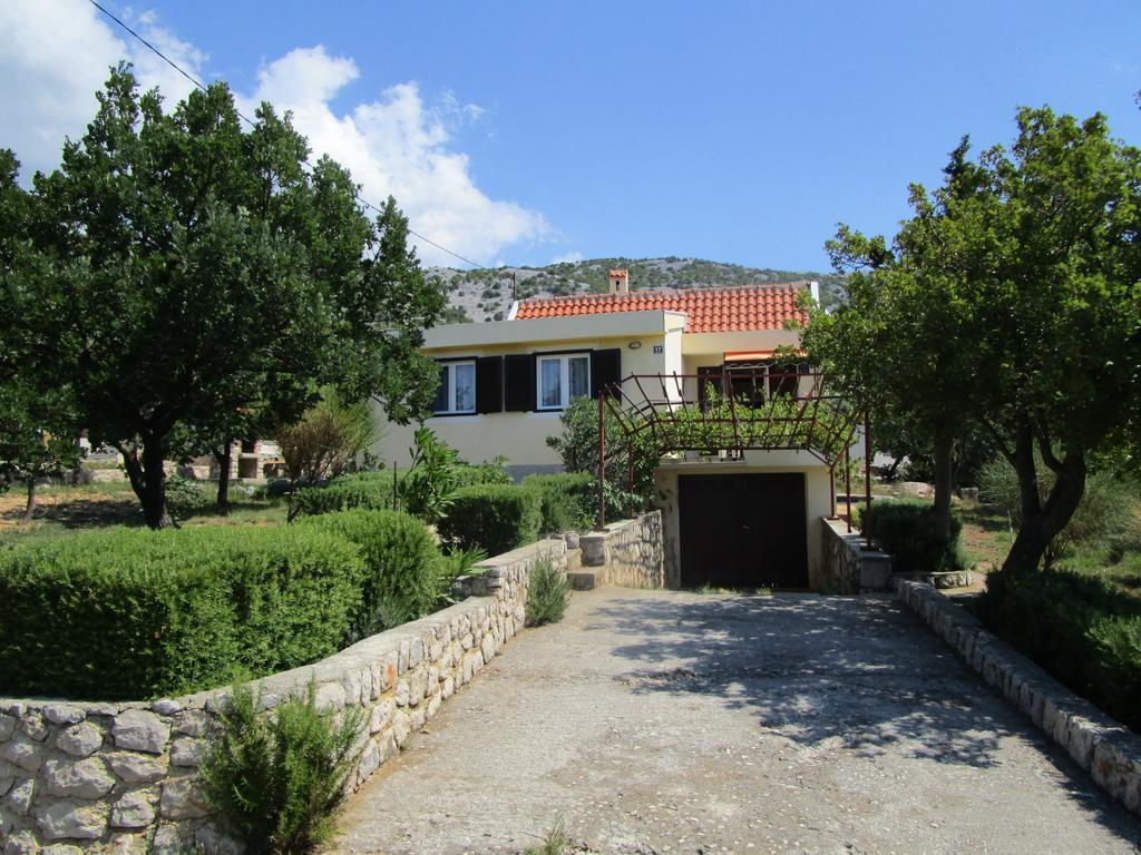 Beachfront House Nada - Happy Rentals Karlobag Chambre photo