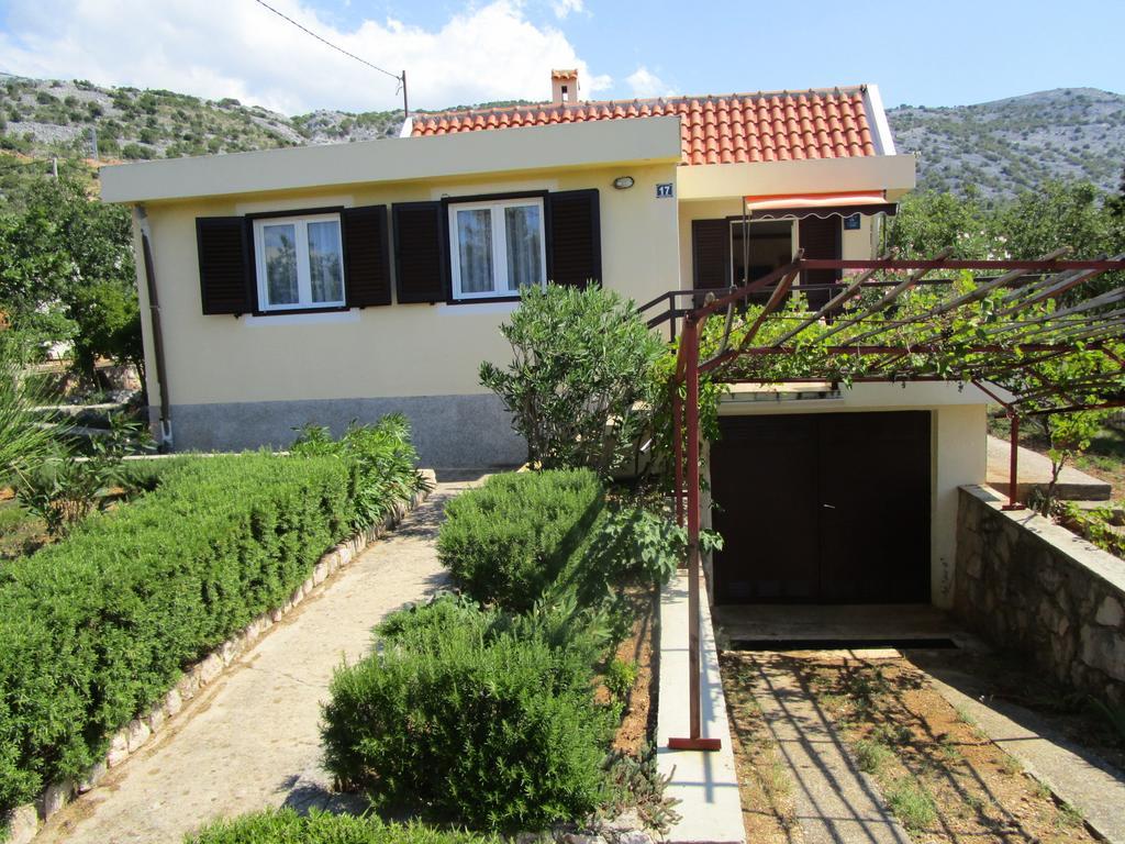 Beachfront House Nada - Happy Rentals Karlobag Chambre photo